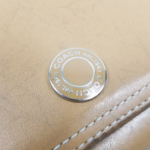 COACH | leather fold snap close wallet - Picture 2 of 11